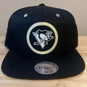 Vintage Mitchell and Ness Pittsburgh Penguins strapback hat